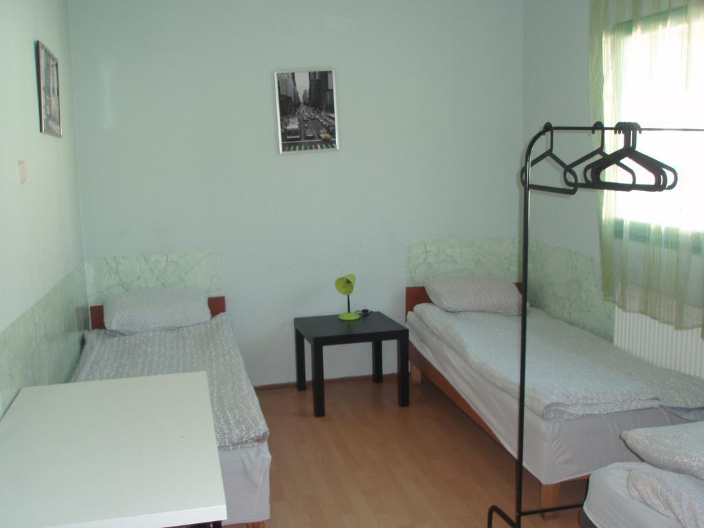 Kwatery Pracownicze Twardowski Varsovie Extérieur photo